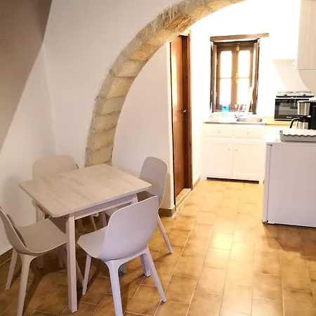 Kissamitakis 모넴바시아